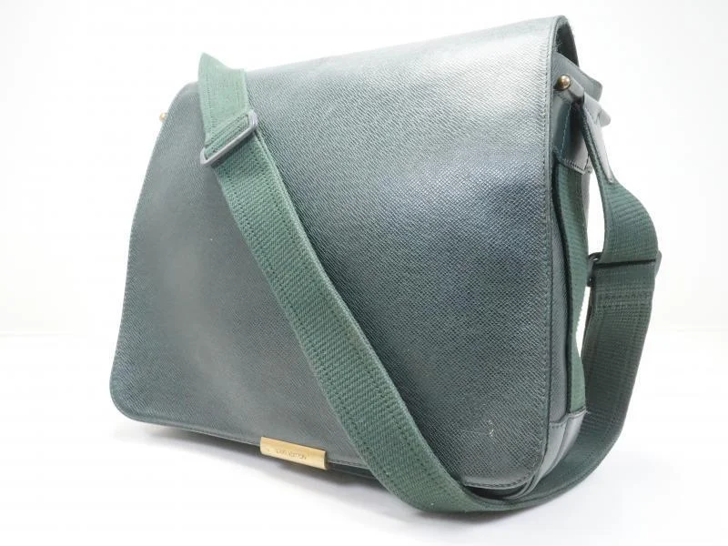 Authentic Pre-owned Louis Vuitton Taiga Epicea Green Viktor Messenger Crossbody Bag M30144 170250