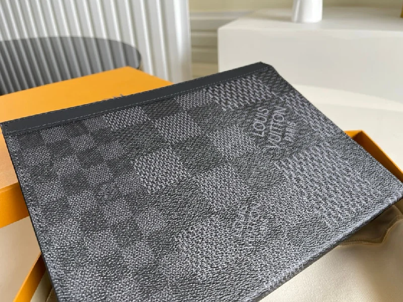 Louis Vuitton Pochette Voyage MM